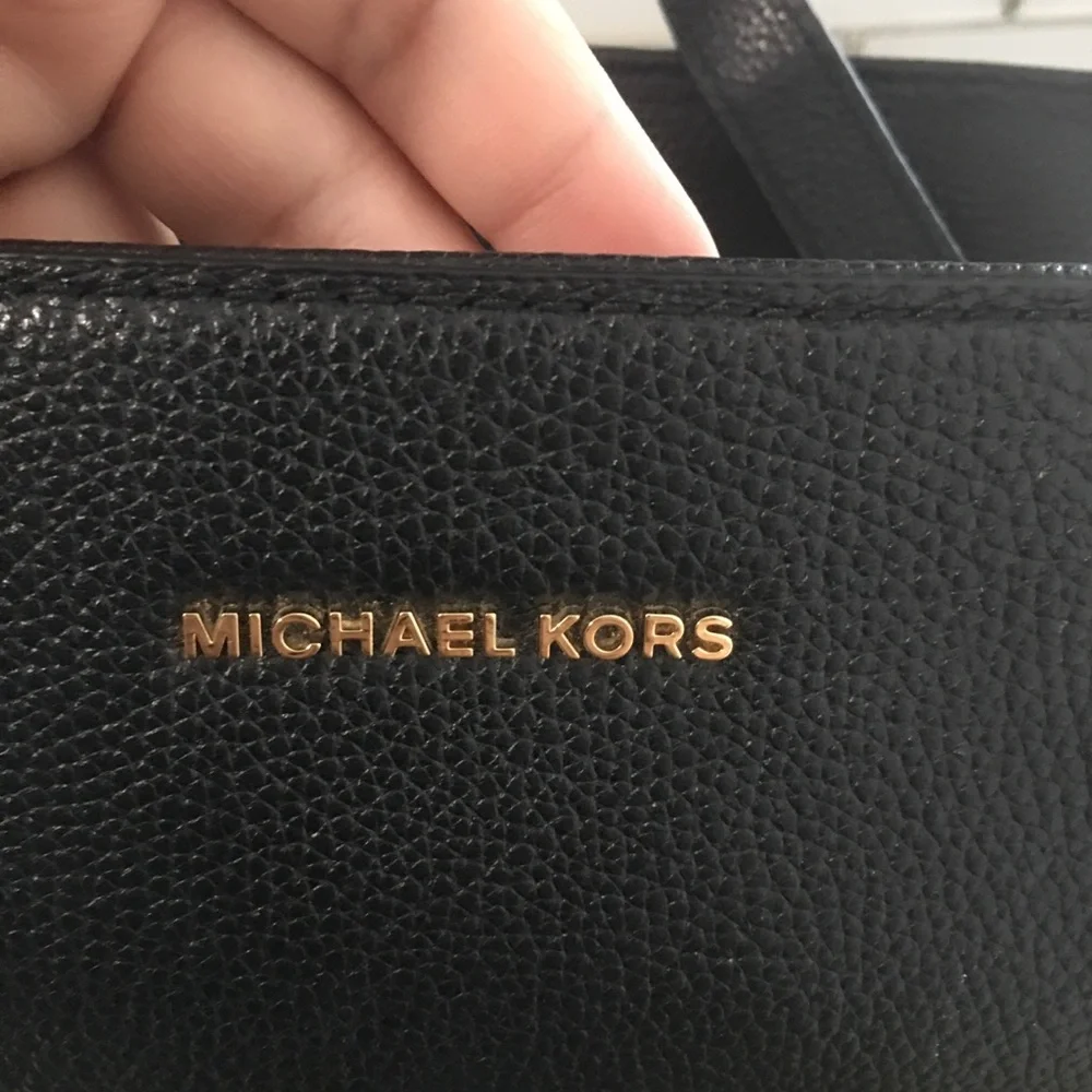 Michael Kors 👜 - Picture 7 of 10